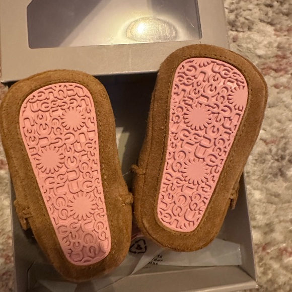 UGG Tan Baby Booties with Pink Bow - Picture 6 of 6